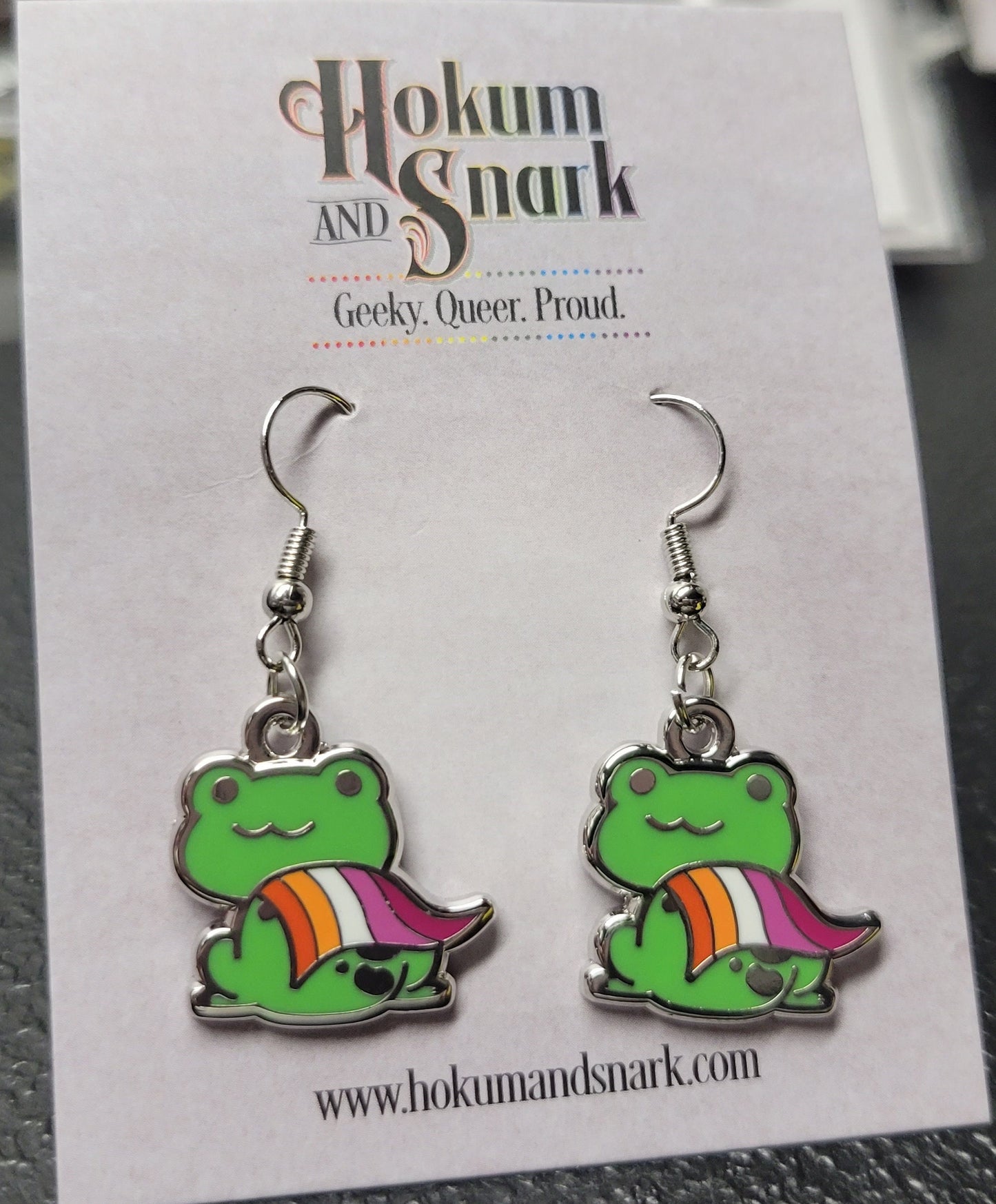 Lesbian Frog Earrings | WLW Pride Frog Dangle Earrings | LGBTQ+ Frog | Pride Jewelry Pride Accessories LGBT