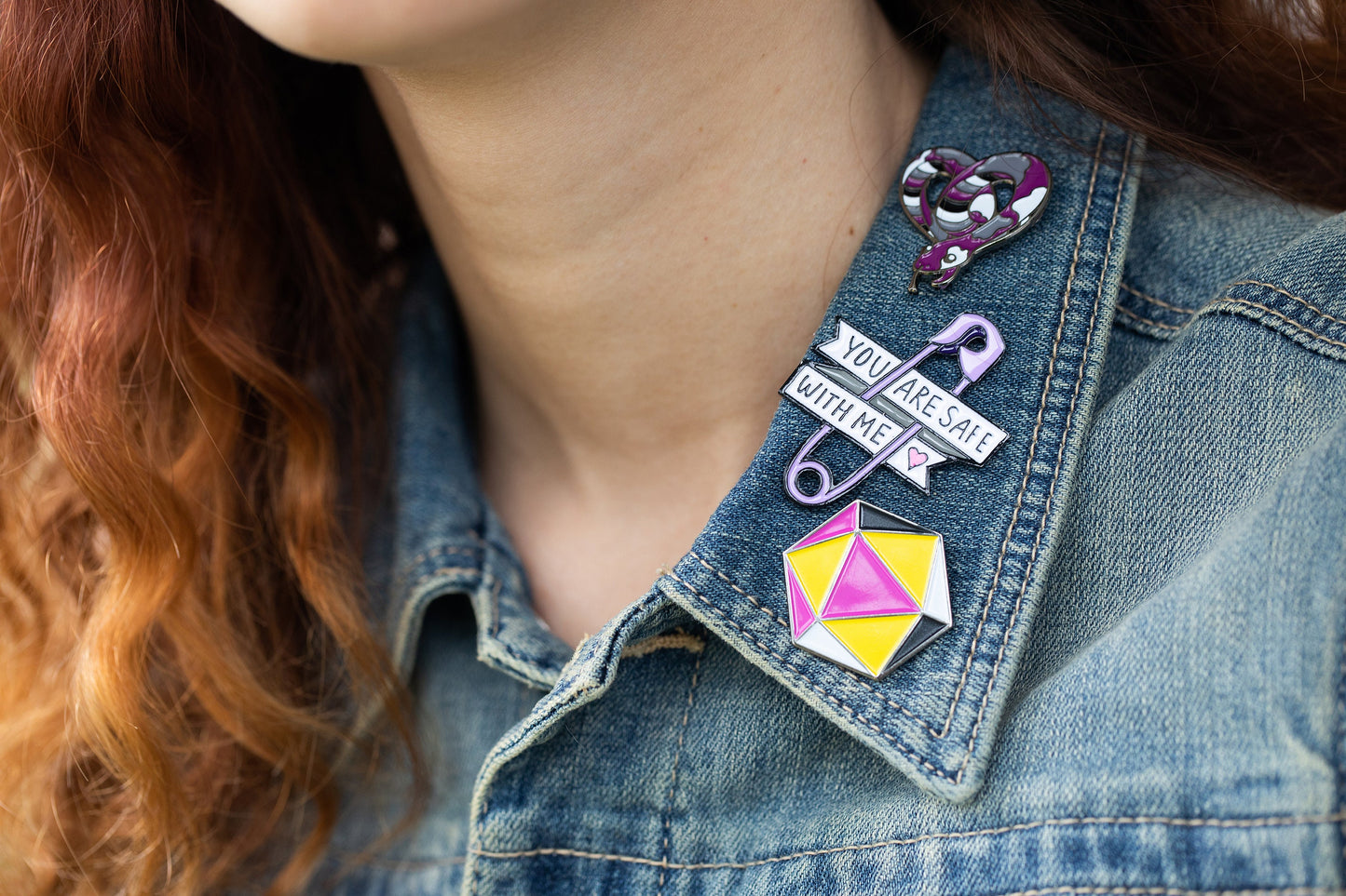 Nonbinary Pride d20 Gaming Dice Enamel Pin in Enby Pride Flag Colors